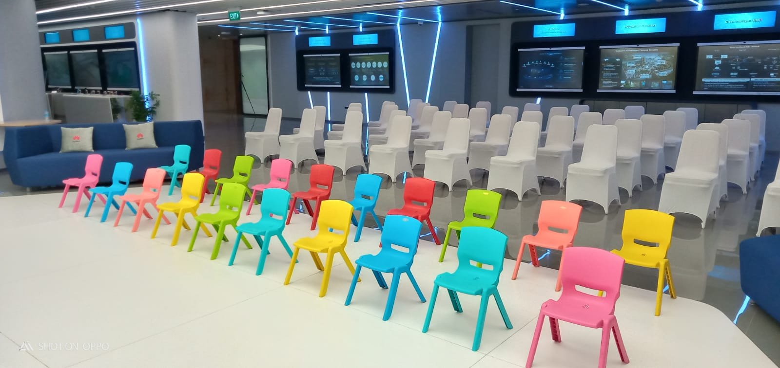 kursi anak anak banyak