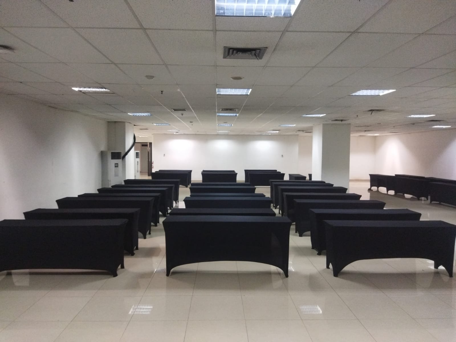 Sewa Meja Ibm uk 180 x 45 Jakarta Pusat
