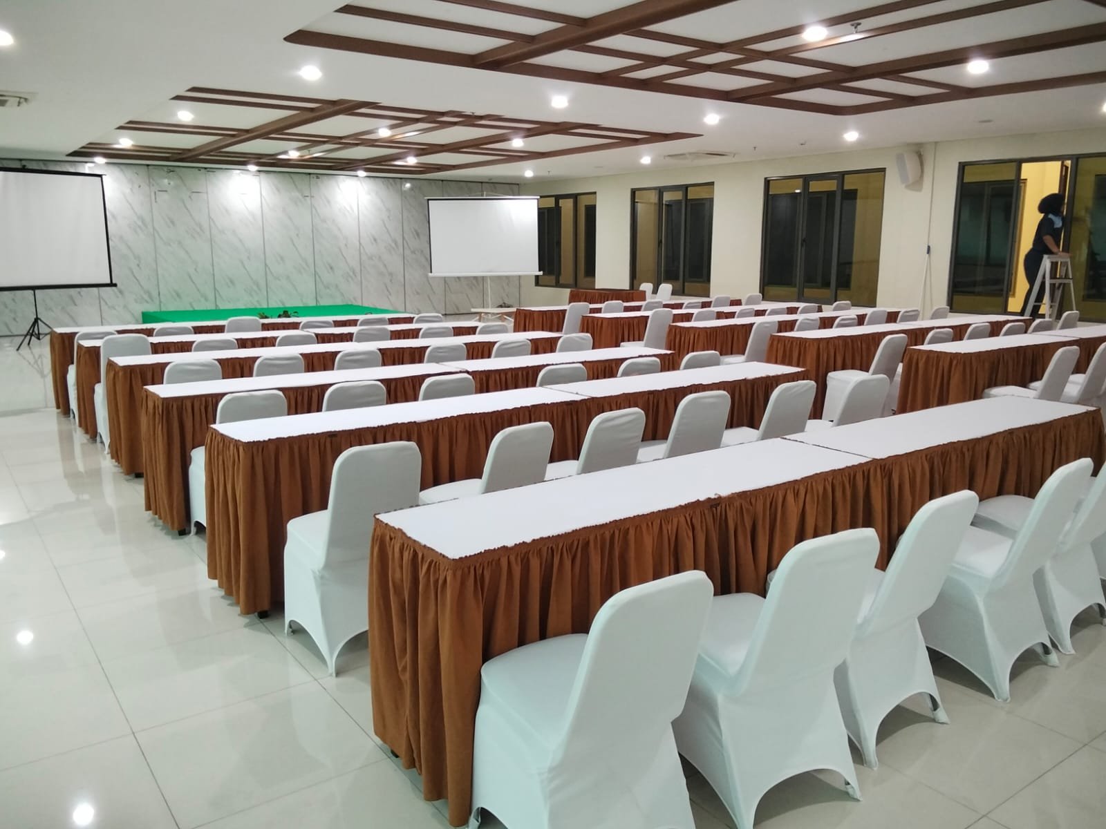 Jasa Rental Meja IBM 180 X60 JAKARTA TIMUR whatsapp image 2026 05 06 at 02.12.16 (1)