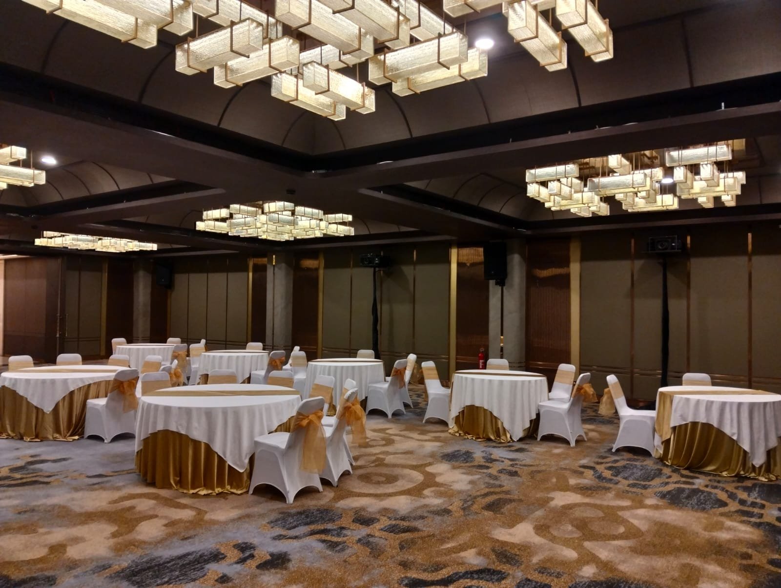 Jasa Sewa Meja Roundtable Table Untuk Berbagai Acara whatsapp image 2026 07 17 at 01.23.44 (1)