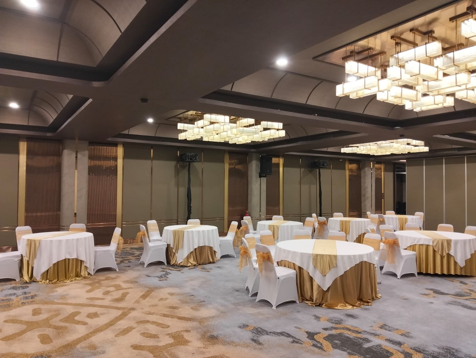 Jasa Sewa Meja Roundtable Table Untuk Berbagai Acara whatsapp image 2026 07 17 at 01.23.44