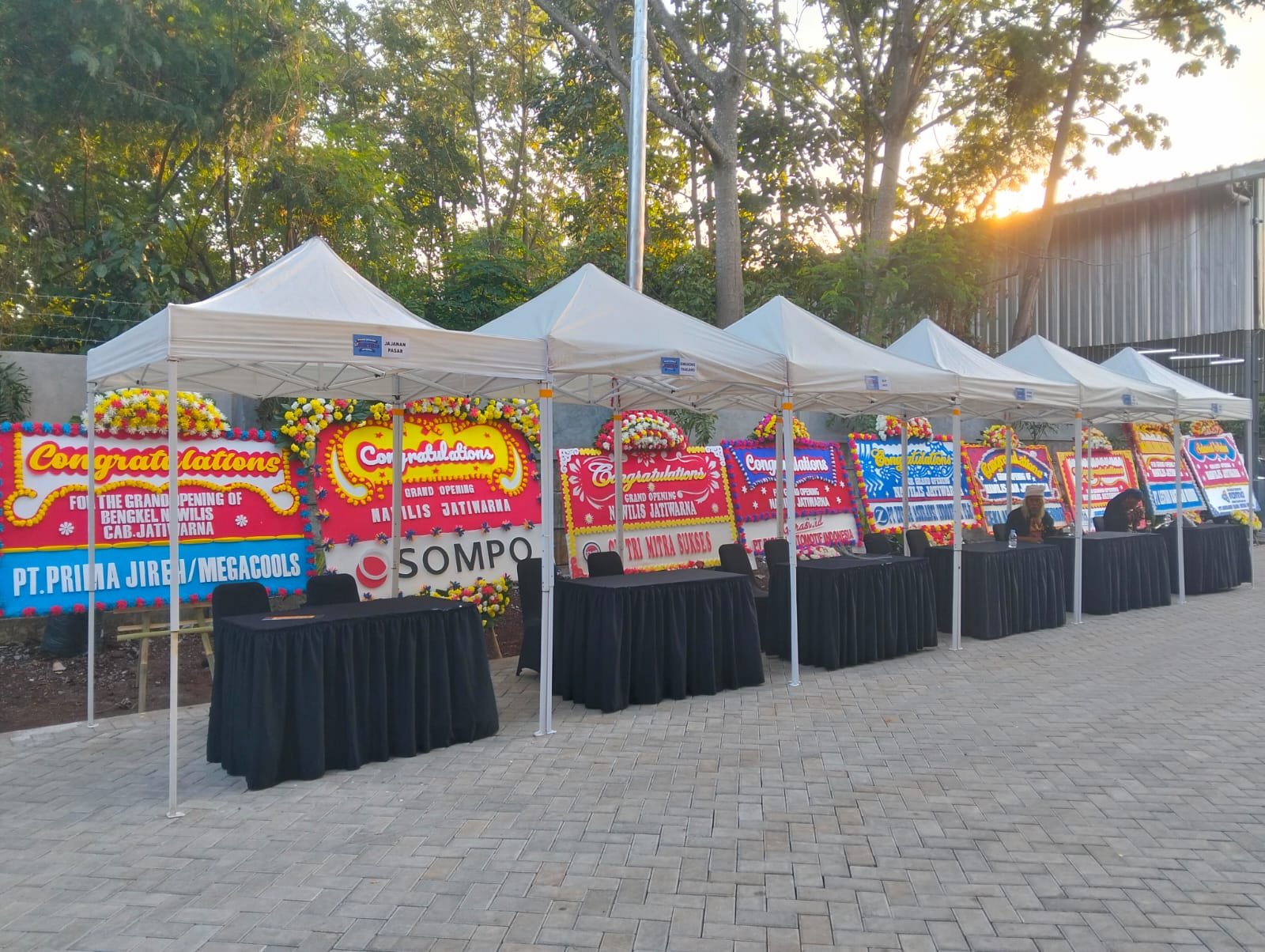 Jasa Sewa Tenda Bazar Untuk Berbagi Kegiatan Outdoor Di Jakarta whatsapp image 2026 07 27 at 02.45.00 (1)