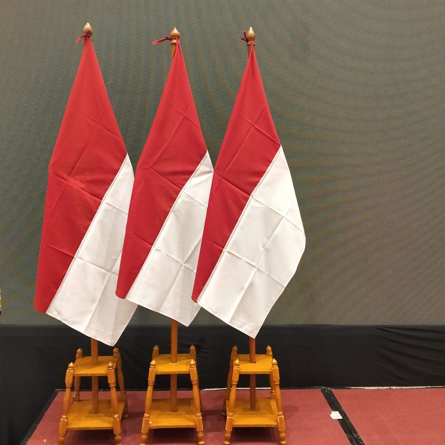 Jasa Sewa Bendera Merah Putih untuk Berbagai Kebutuhan Acara whatsapp image 2026 08 04 at 02.56.40