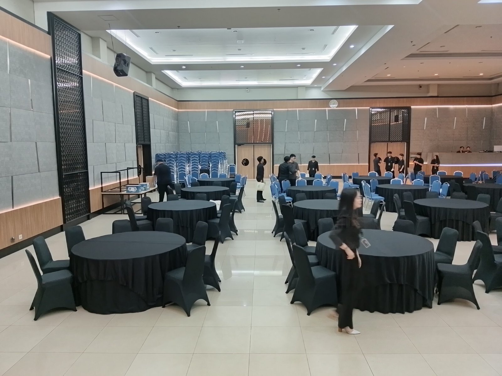 Jasa Sewa Roundtable dan Kursi untuk Berbagai Acara whatsapp image 2026 09 22 at 09.16.33 (1)