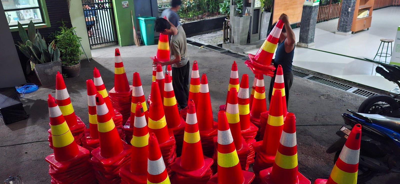 Jasa Sewa Traffic Cone untuk Pengaturan Area Acara whatsapp image 2026 10 02 at 09.45.07 (1)