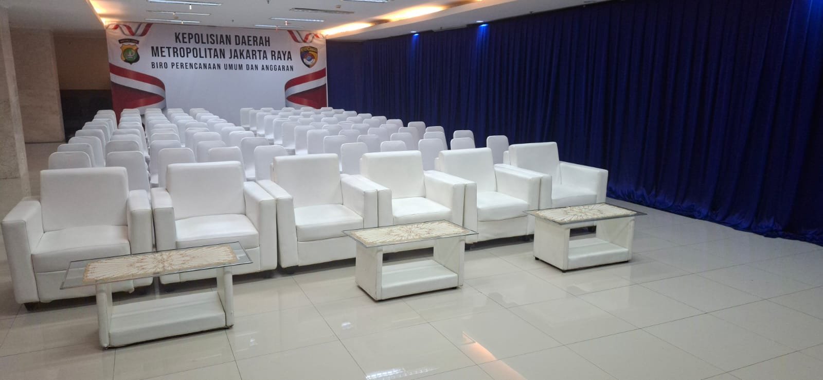 Jasa Sewa Sofa VIP Single untuk Acara Elegan whatsapp image 2026 10 20 at 10.22.42 (1)