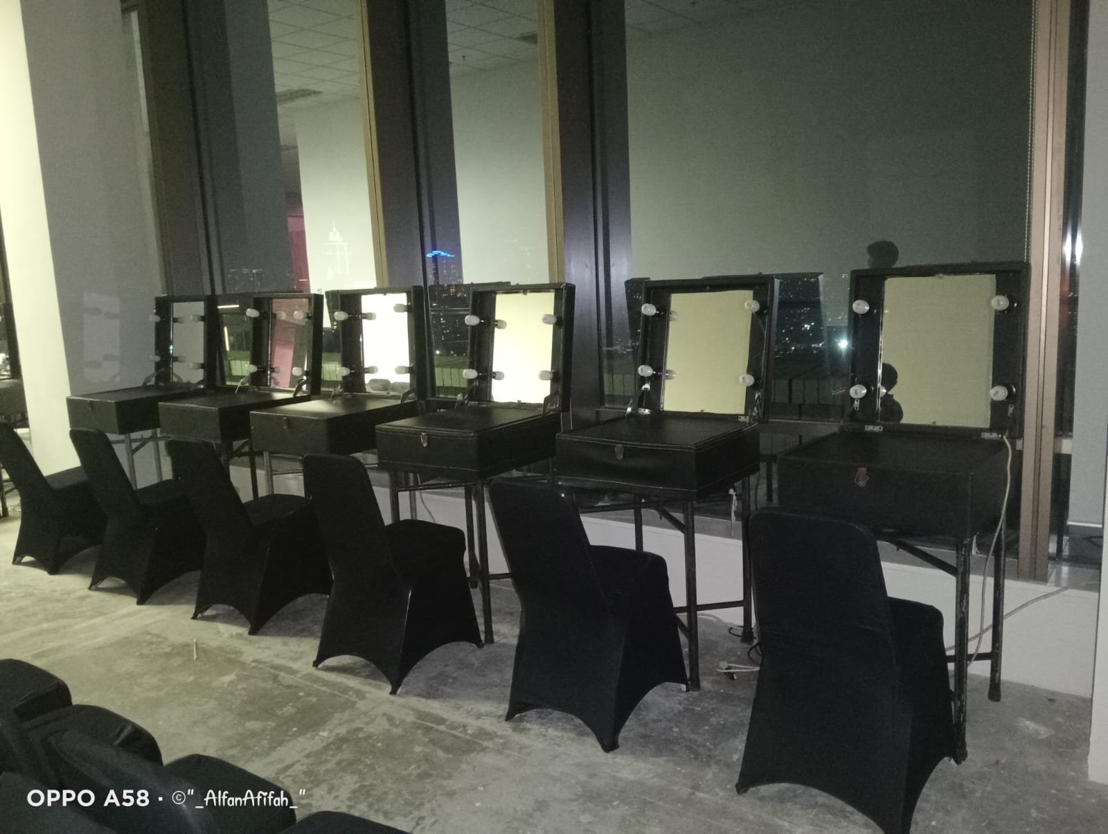 Jasa Sewa Sofa VIP Single untuk Acara Elegan whatsapp image 2026 10 21 at 08.50.54