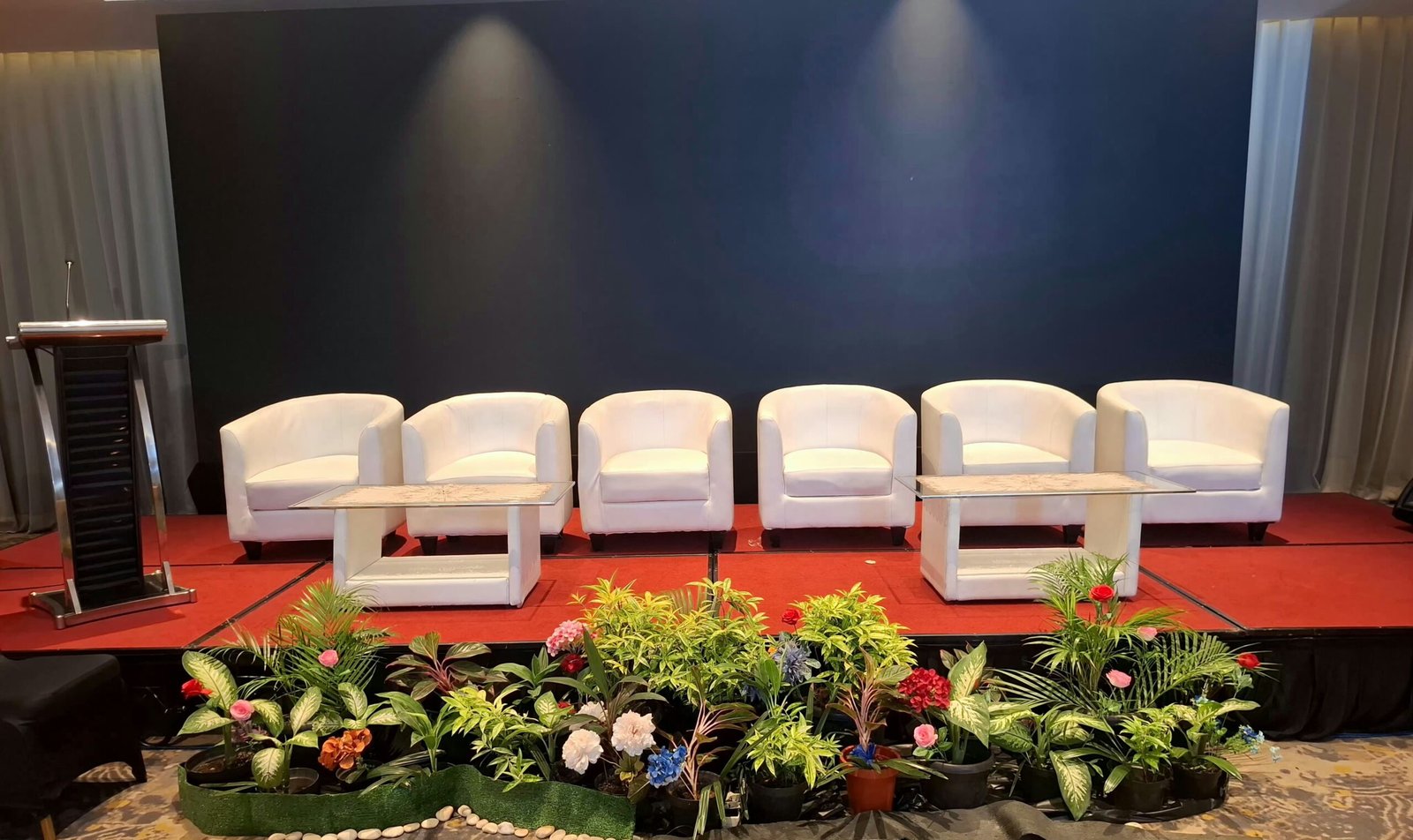 Jasa Sewa Sofa Oval Elegan untuk Berbagai Acara whatsapp image 2026 10 27 at 10.01.25 (1)