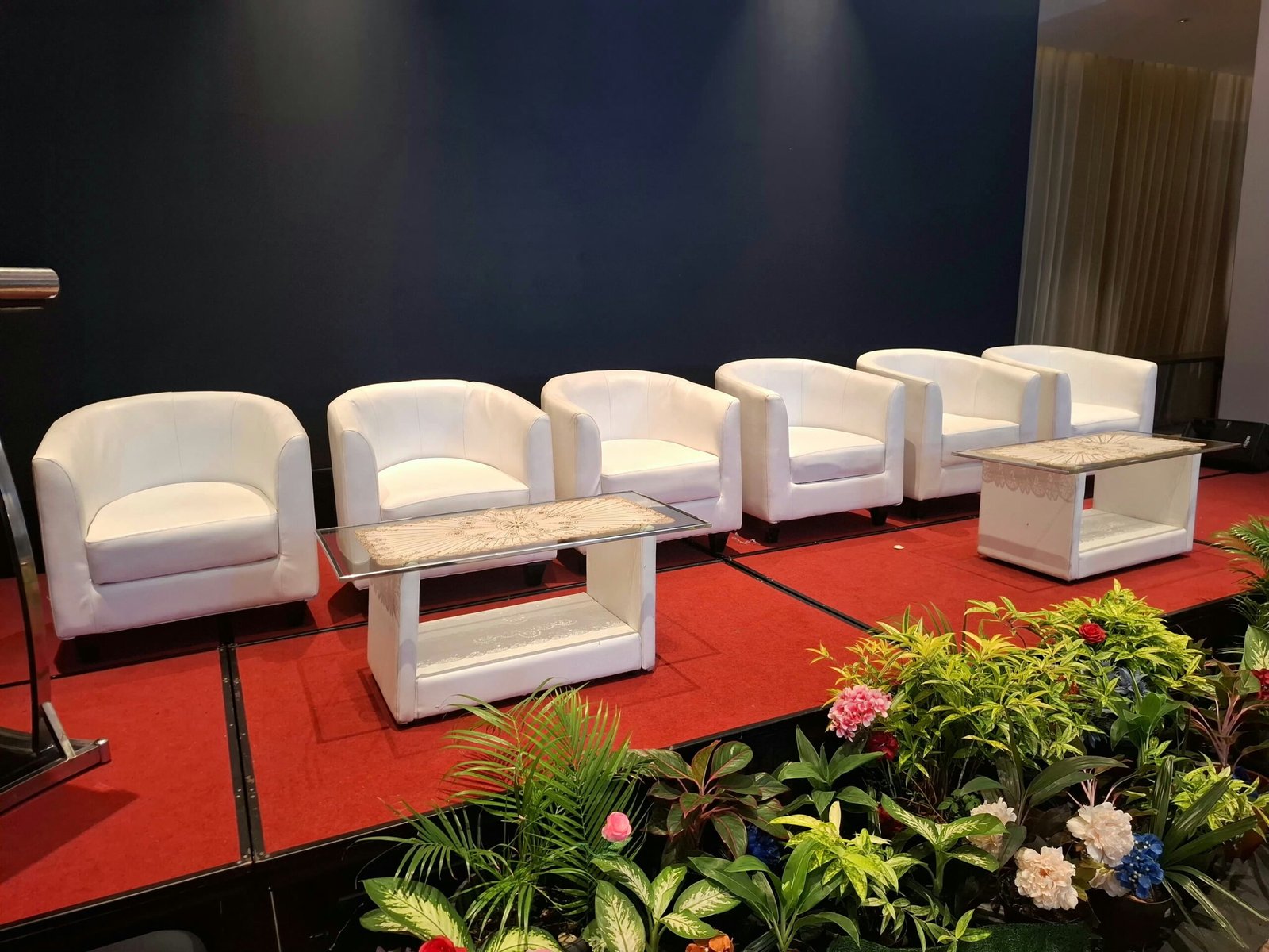 Jasa Sewa Sofa Oval Elegan untuk Berbagai Acara whatsapp image 2026 10 27 at 10.01.25 (2)